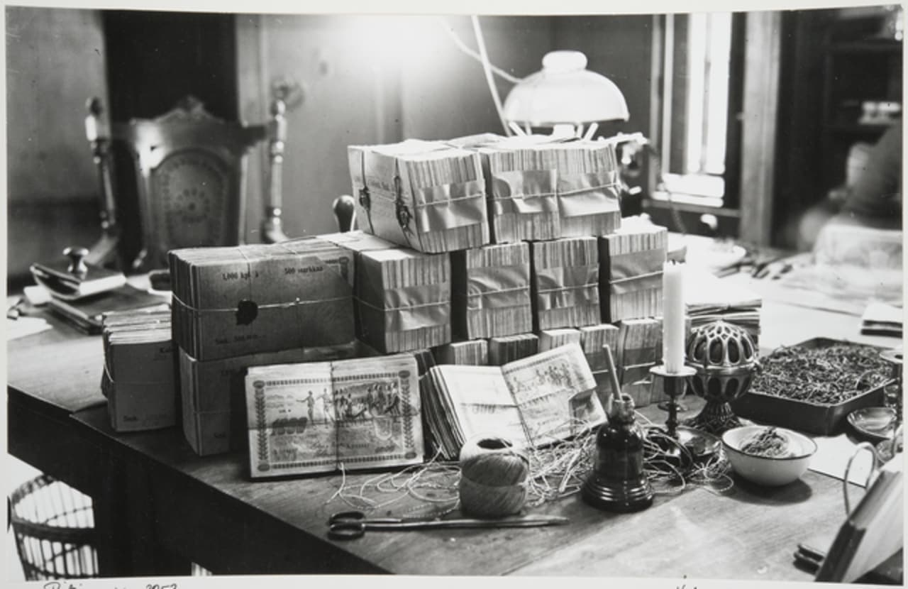 Bank notes designed by Eliel Saarinen