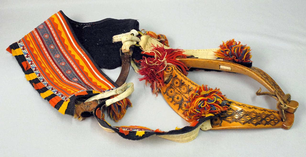 Festive reindeer collar