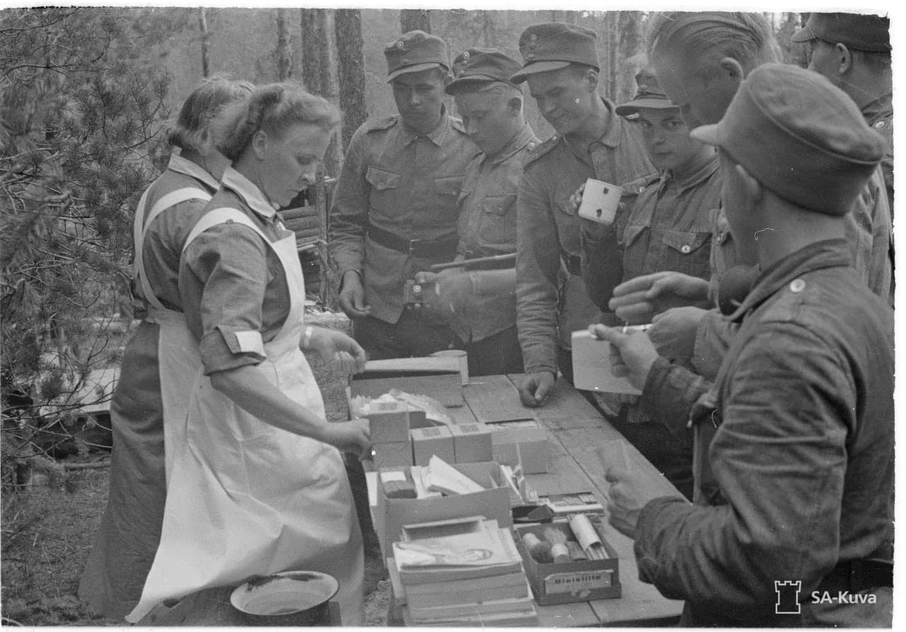 Terttu Vartiainen’s blanket from the war as part of the Lotta organization